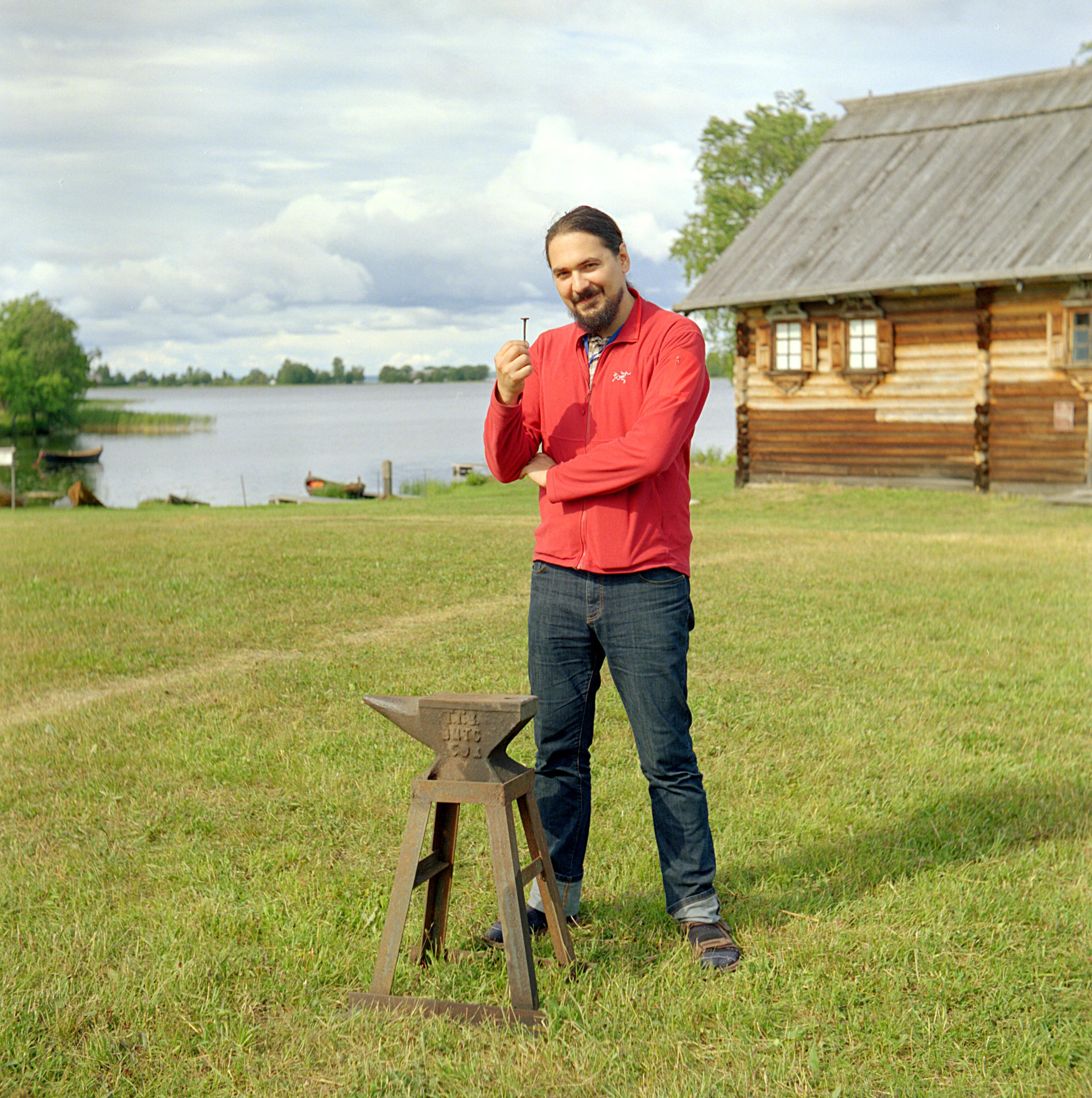 Русский физик и его гвозь